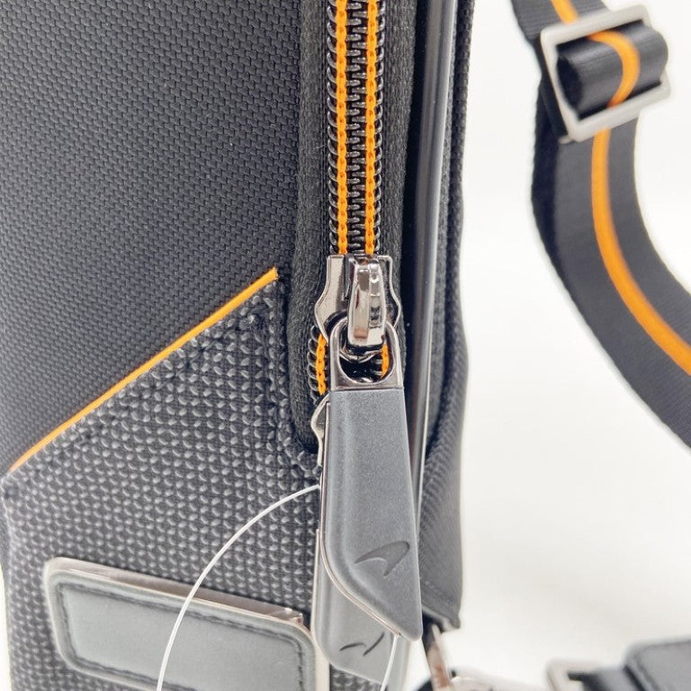 TUMI トゥミ ボディバッグ マクラーレン 373005D キャンバス系 ブラック メンズ ショルダーバッグ シルバー金具 美品