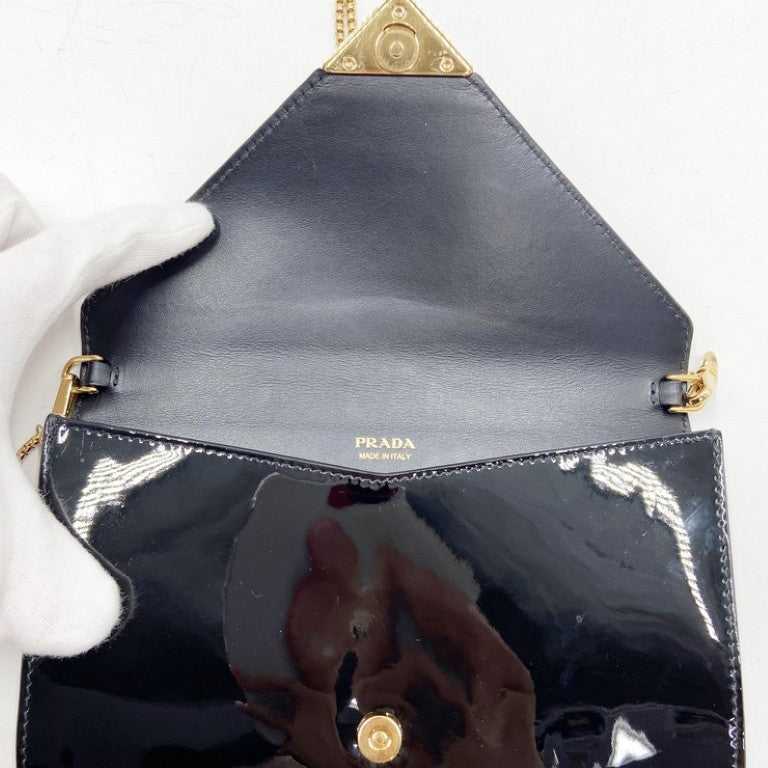 PRADA プラダ ショルダーバッグ トライアングルトゴ 1BP051 ブラック系 パテントレザー レディース チェーン ゴールド金具 美品